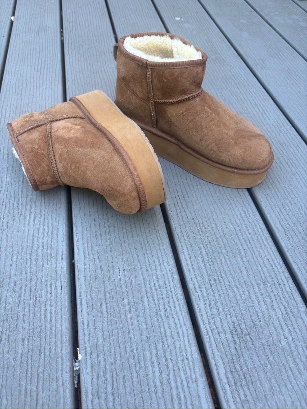 EMU Australia Platform Booties W-10/M-9 Stinger Micro Flatform Sheepskin Boot